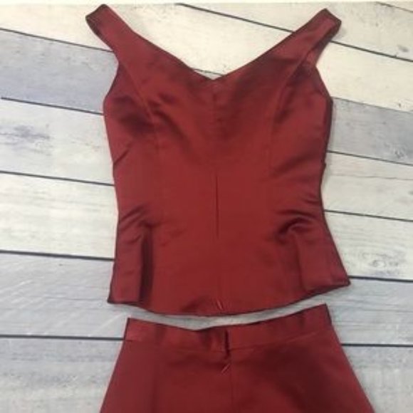 Impression Maroon Two Piece Gown Size 2 - Picture 4 of 7